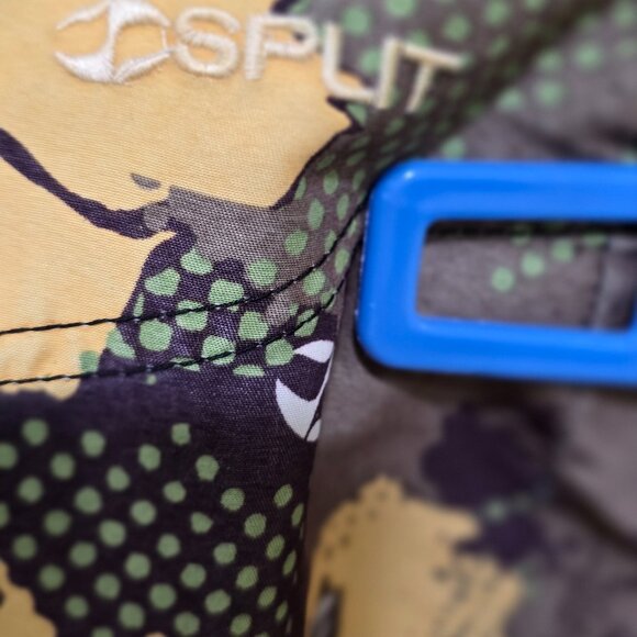 2 Pairs of Men's Board Shorts - Picture 7 of 9